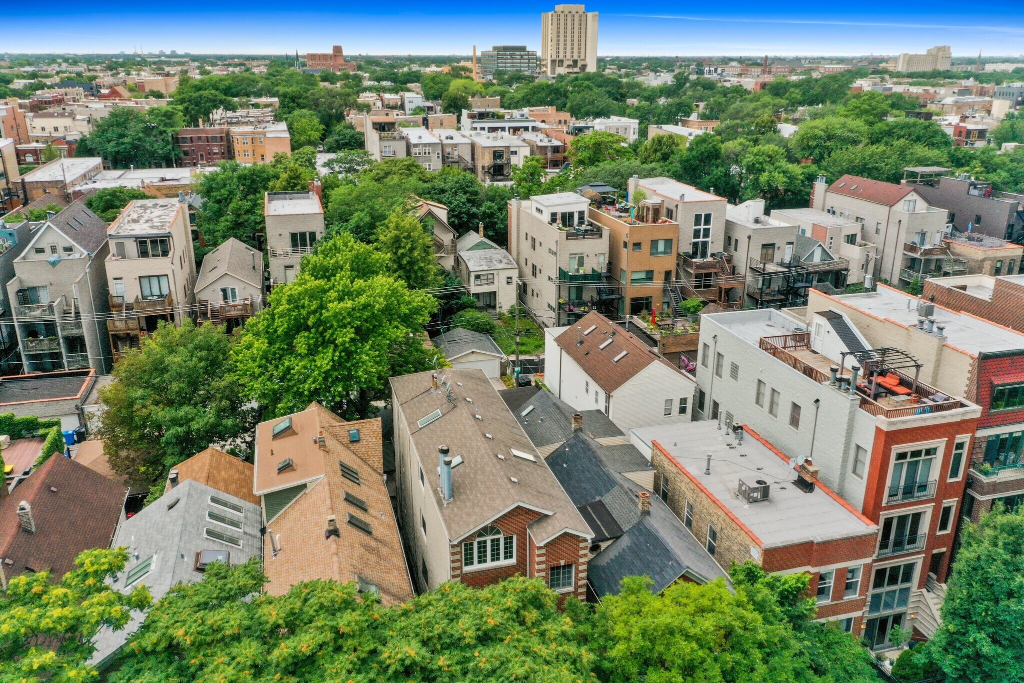 Building Photo - 1028 N Wolcott Ave