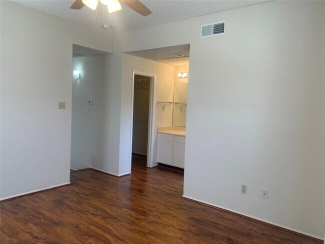 Primary Photo - 2710 Grants Lake Blvd