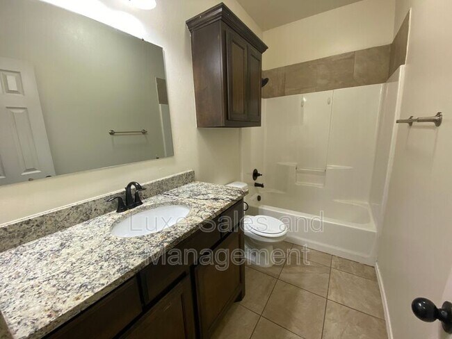 Building Photo - 1317 Garden Gate Dr