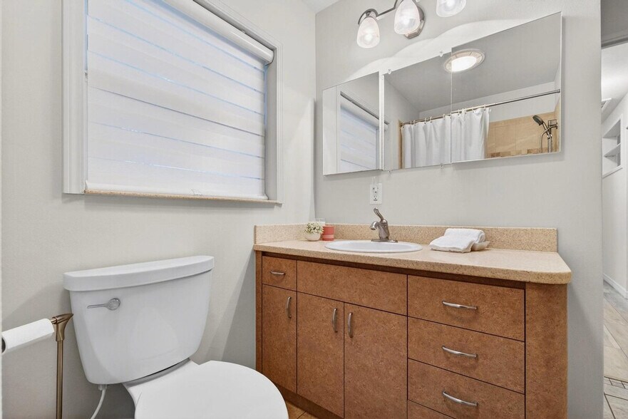 Building Photo - 10546 53rd Ave N