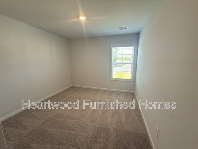 Building Photo - 121 Bartlett Dr