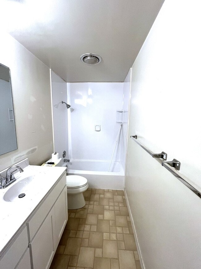 Building Photo - Beautifully Renovated Single-Family Ranch – 3 Beds, 2 Baths