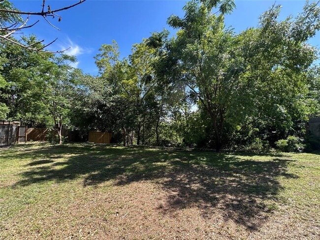 Building Photo - 11701 Rustic Rock Dr