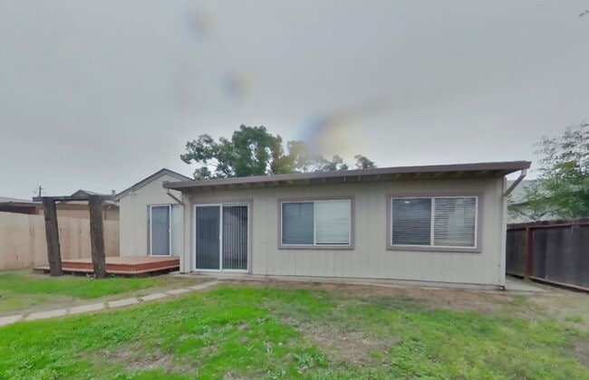 Building Photo - 2747 El Rey St