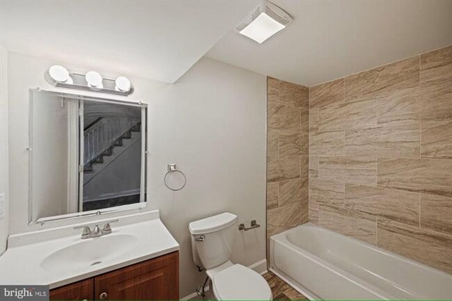 Building Photo - Available Now- Beautiful 3 Bedroom, 2 Bath Home in Baltimore, MD!