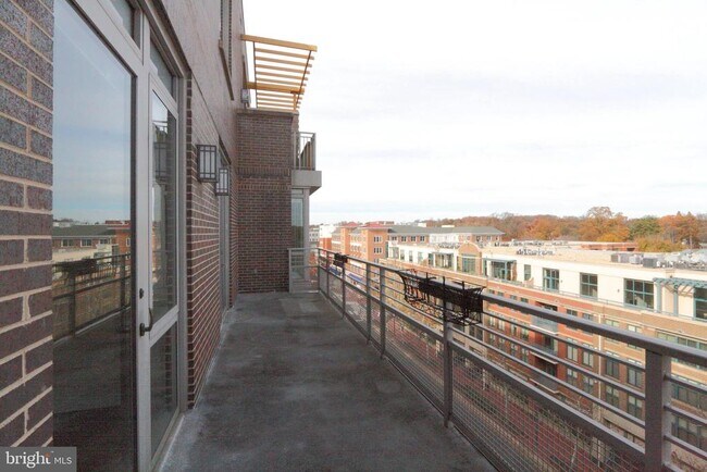 Building Photo - 513 W Broad St
