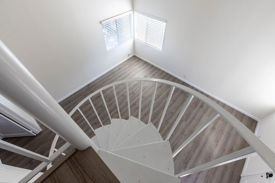 Building Photo - 47 Clover Ln