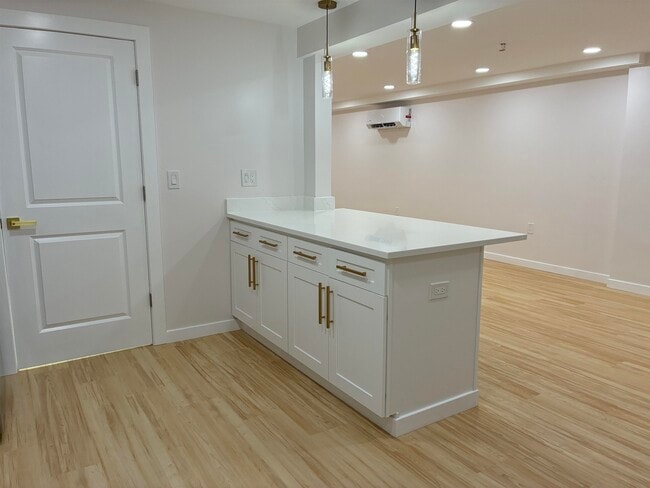 Building Photo - 716 11TH St