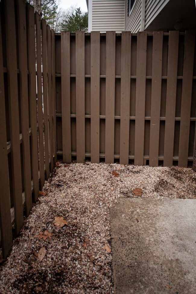 Building Photo - A Beautifully Renovated Modern Townhome!