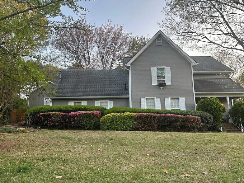 Primary Photo - 1105 Sweetwater Cir