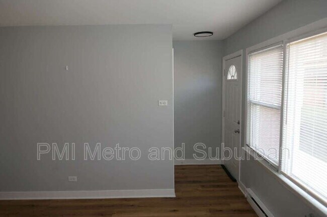 Building Photo - 748 E 5th Ct
