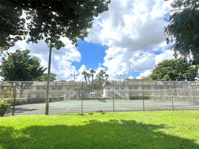 Building Photo - 5186 NE 6th Ave