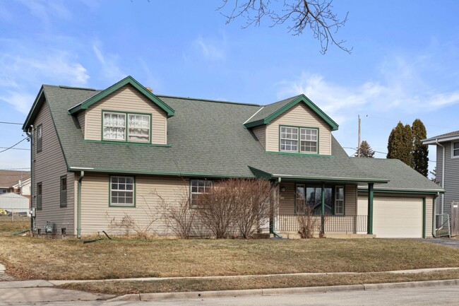 Building Photo - 8718 Westbrook Dr