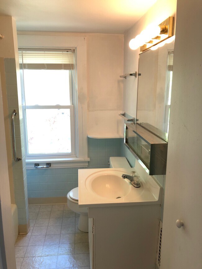 Building Photo - 1714 Dagmar Ave