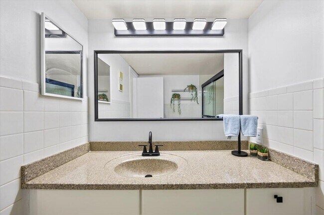 Building Photo - 3100 W Rolling Hills Cir