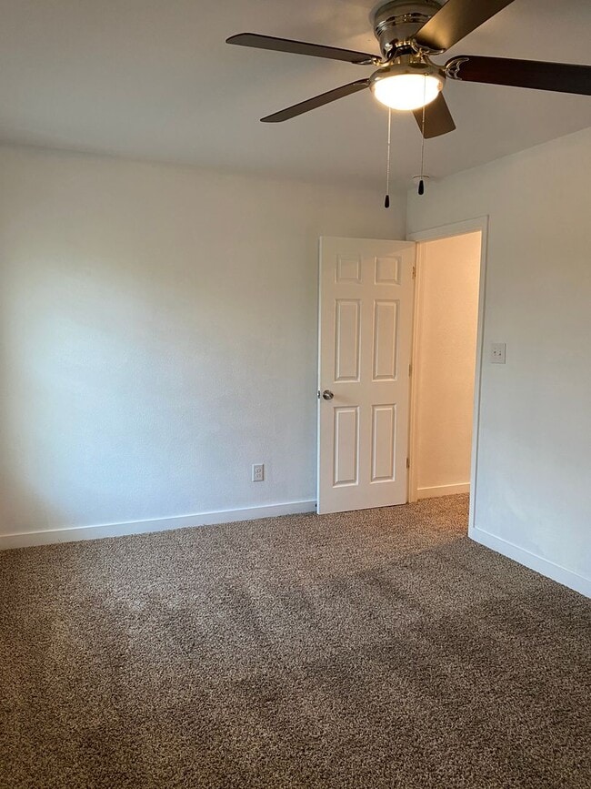 Building Photo - 1654-SH