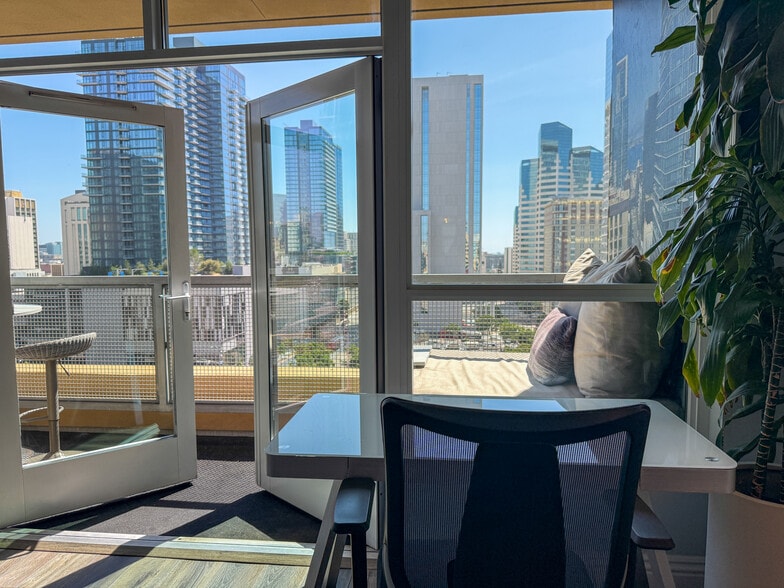 Building Photo - 350 W Ash St