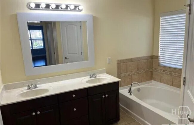 Building Photo - 5 Moss Creek Ct