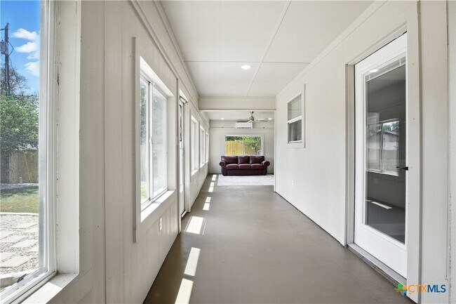 Building Photo - 4005 Midway Dr