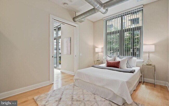 Building Photo - 811 4th St NW