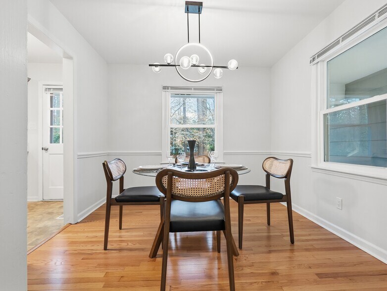 Building Photo - 1113 Yorkshire Dr