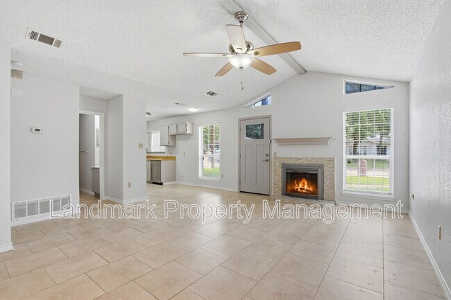 Building Photo - 1122 Hidden Creek Dr