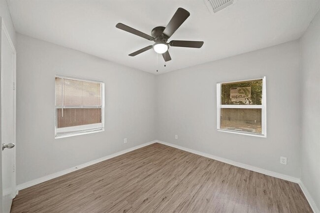 Building Photo - 5210 Balkin St