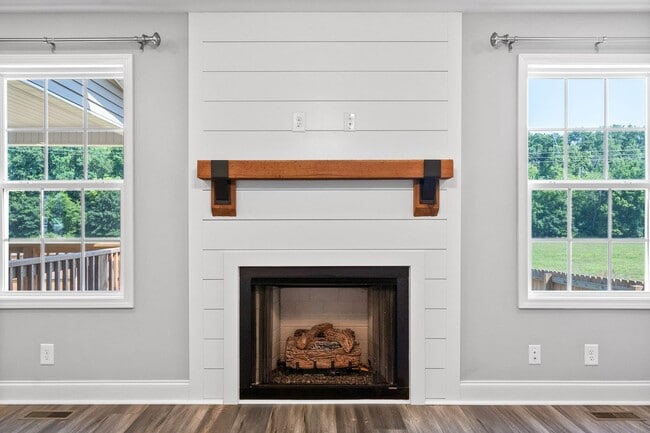 Building Photo - Beautiful Home Close to Fort Campell Ready for You to Make New Memories In