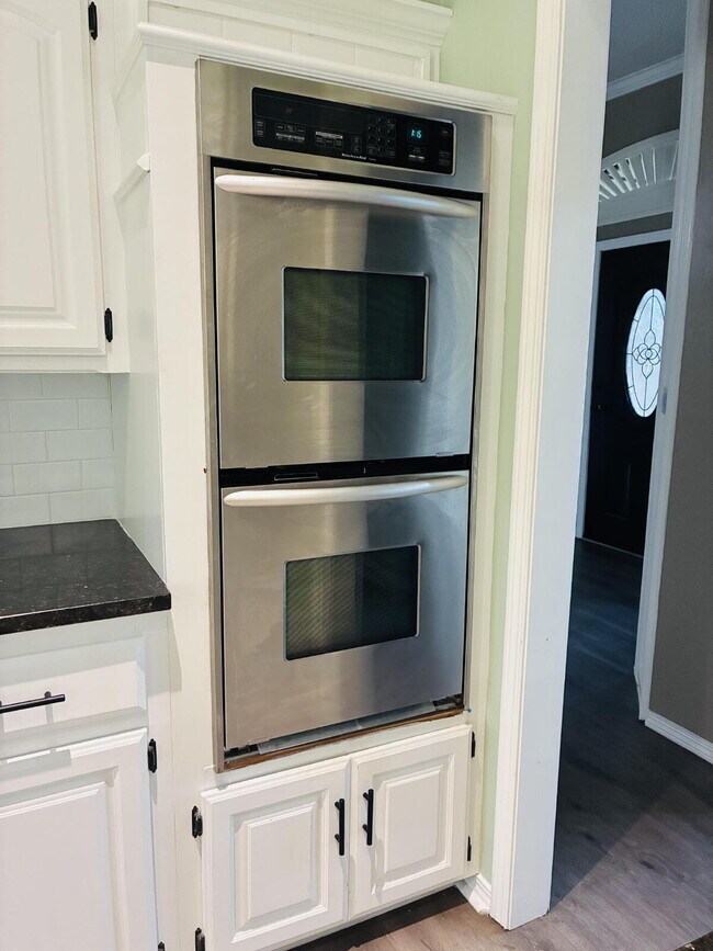 Building Photo - Beautiful Home in Westbury South Ready for Move-In!