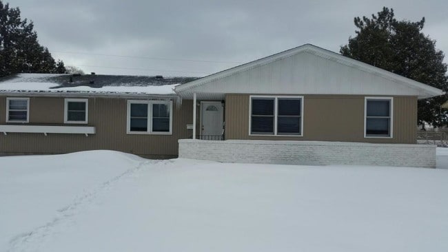 Building Photo - 1106 13th St S