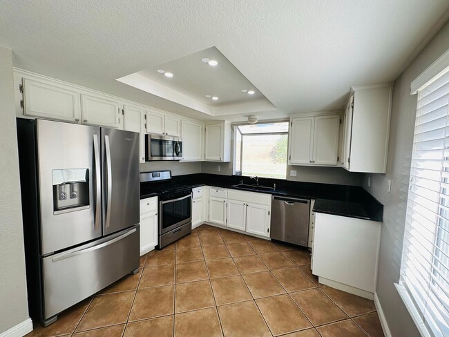 Building Photo - Coming Soon! 3 bedroom Murrieta home for L...