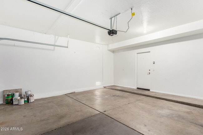 Building Photo - 7230 E Knoll St