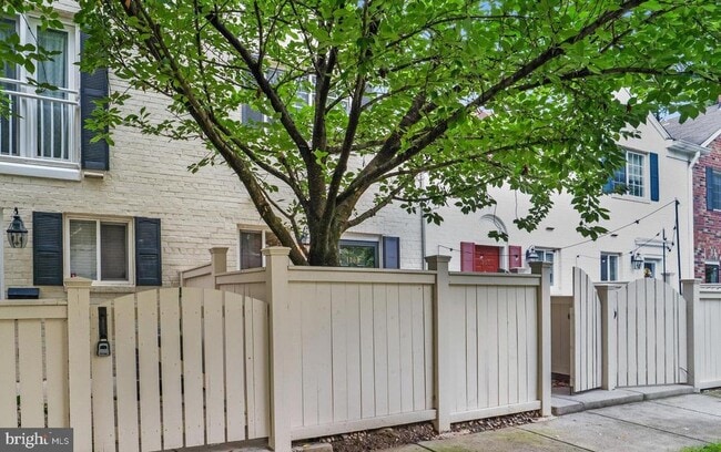 Building Photo - 1309 N Van Dorn St
