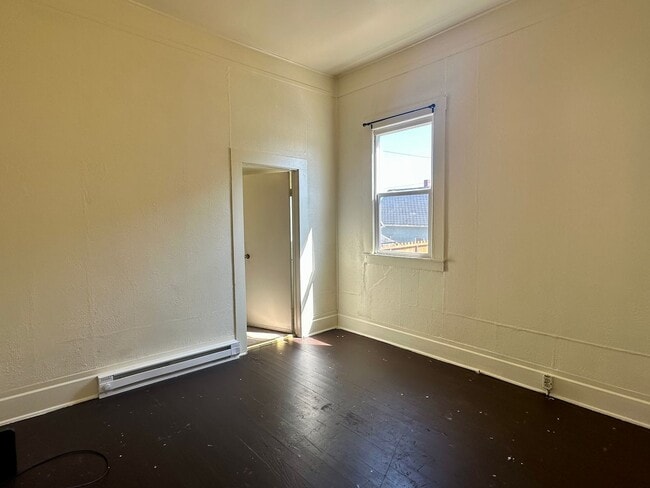 Building Photo - Charming 2-Bedroom Cottage on the Samoa Pe...