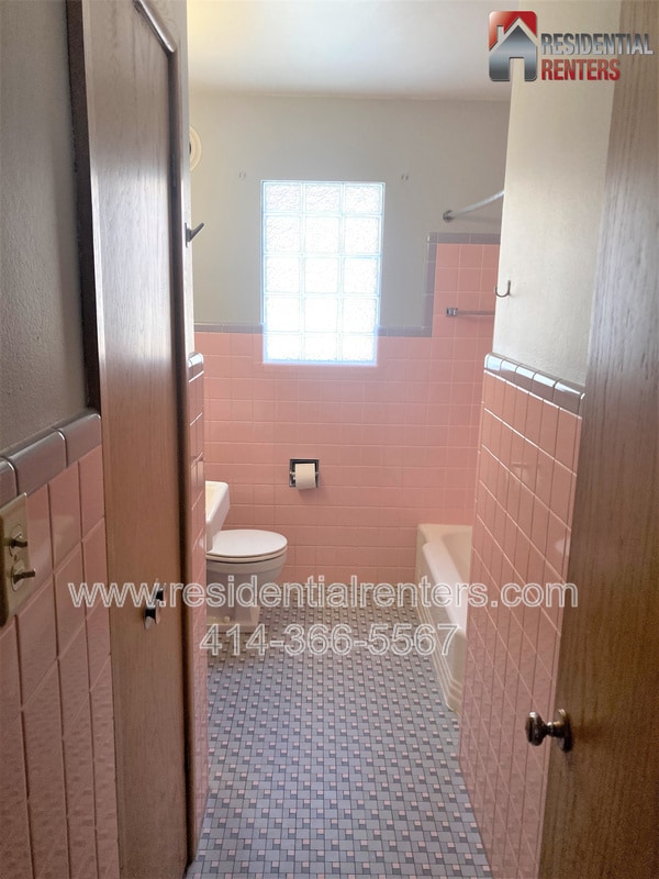 Building Photo - 3760 S Clement Ave