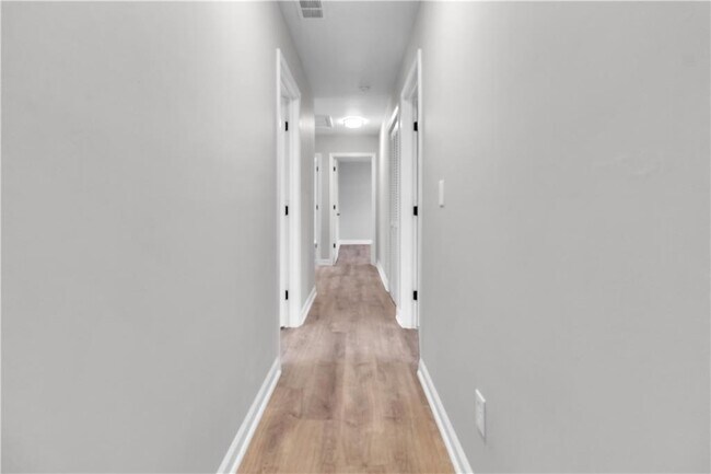 Building Photo - 4497 Glenforest Dr NE