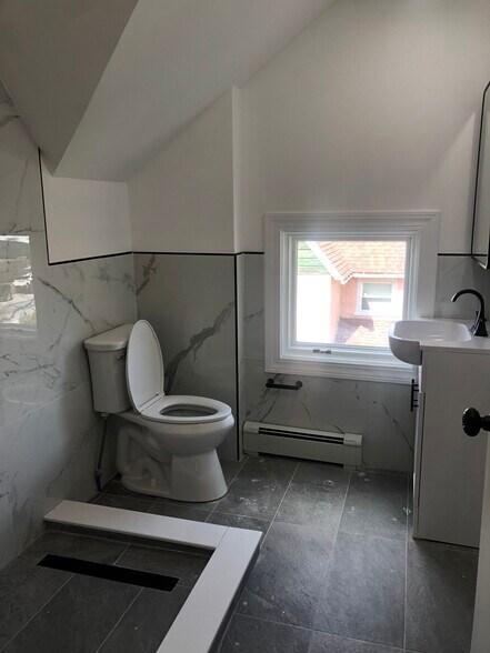 Building Photo - 385 Palisade Ave