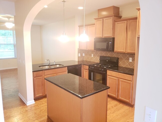 Building Photo - Thompson Ridge Townhome