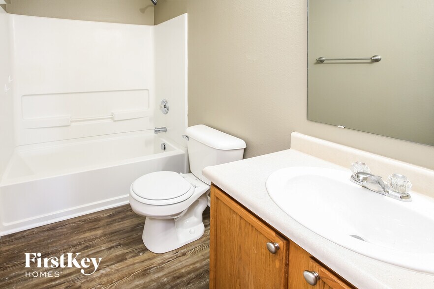 Building Photo - 15498 Border Dr