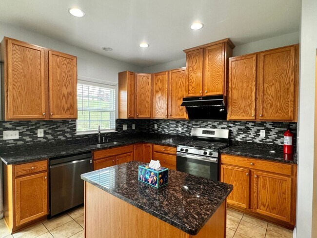 Building Photo - 145 Holly Hill Dr