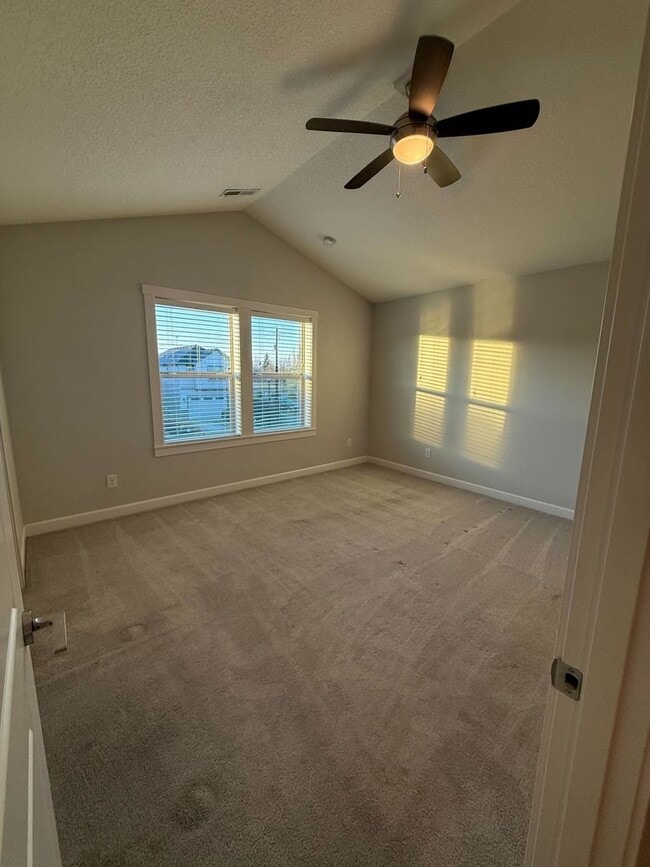 Building Photo - Beautiful 3Bd/2.5Ba Salmon Creek Home!