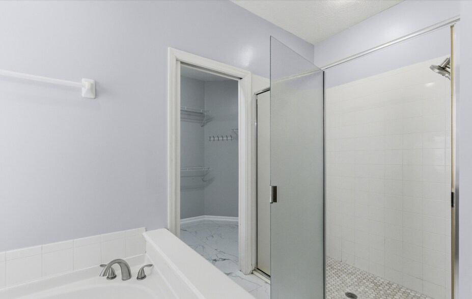 Building Photo - 14626 Falling Waters Dr