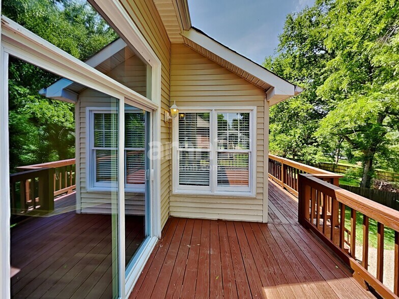 Building Photo - 1423 Shoreside Dr