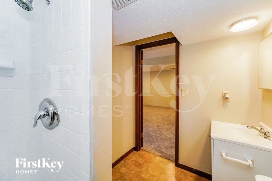 Building Photo - 627 Presidential Way