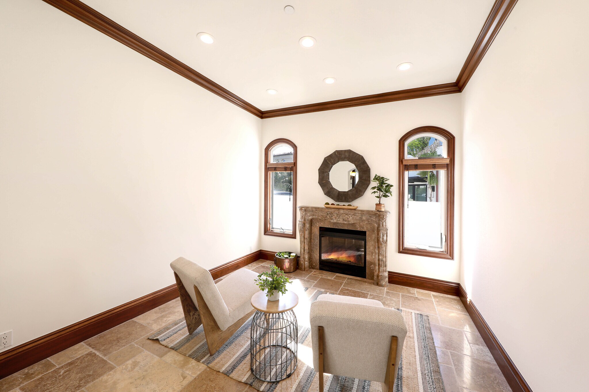 Building Photo - 3811 Vista Blanca