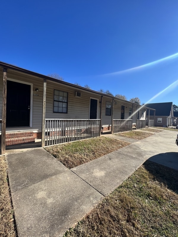 Building Photo - 115 Cedar Dr