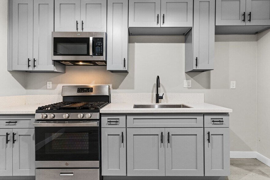 Building Photo - 113 S Lillie Ave