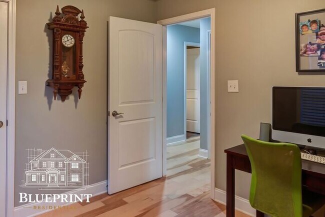 Building Photo - Quiet neighborhood, great neighbors, great ranch layout with beautiful covered back deck!