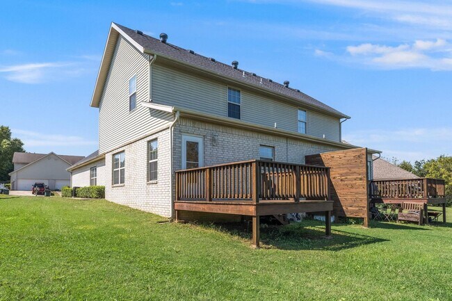 Building Photo - Milliken Duplex