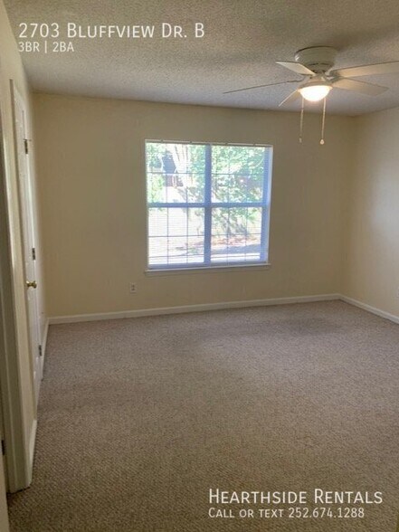 Building Photo - 2703 Bluff View Dr